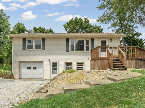 214 E CENTER STREET, Holts Summit, MO 65043