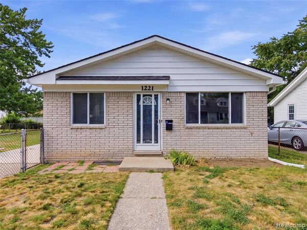 1221 E Granet Avenue , Hazel Park, MI 48030