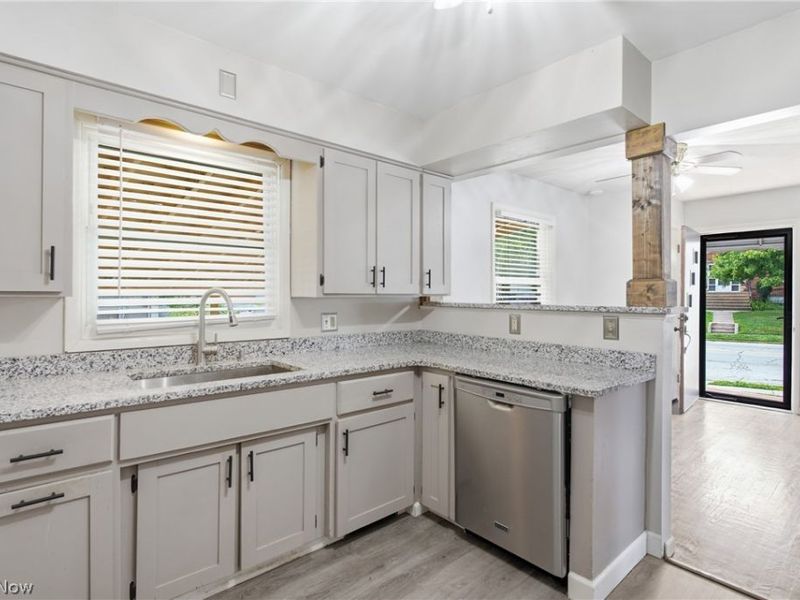 2849 Hudson Drive, Cuyahoga Falls, OH 44221 Photo 12