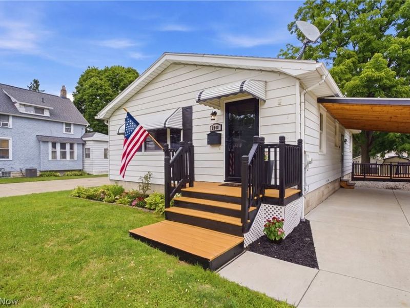 2849 Hudson Drive, Cuyahoga Falls, OH 44221 Photo 2