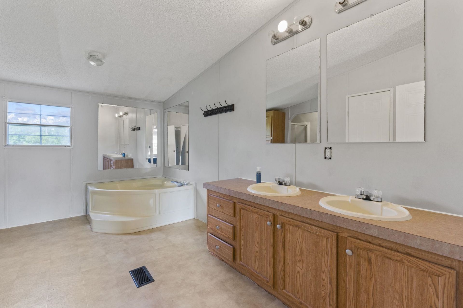 524 Alton Rd.  Photo 23