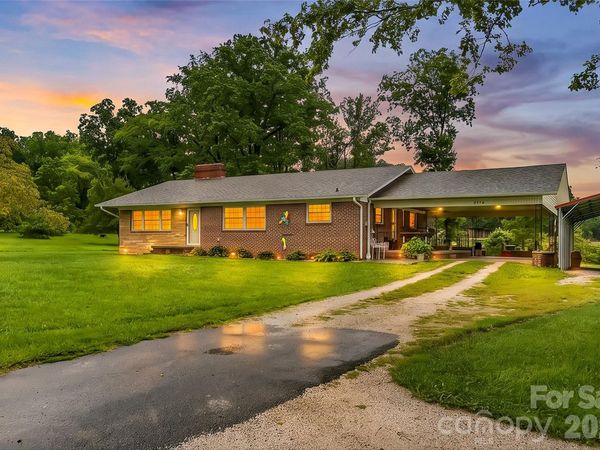 8647 US 221 Highway N, Marion, NC 28752