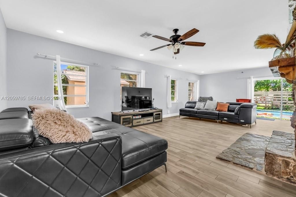 200 SW 16 Street , Pompano Beach, FL 33060 Photo
