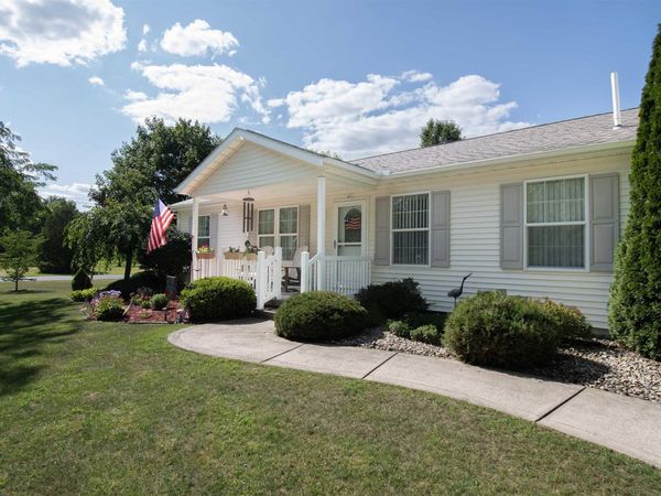 1025 E 485 N, Howe, IN 46746