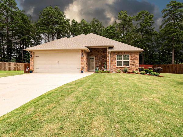 143 Waverly Cir, El Dorado, AR 71730