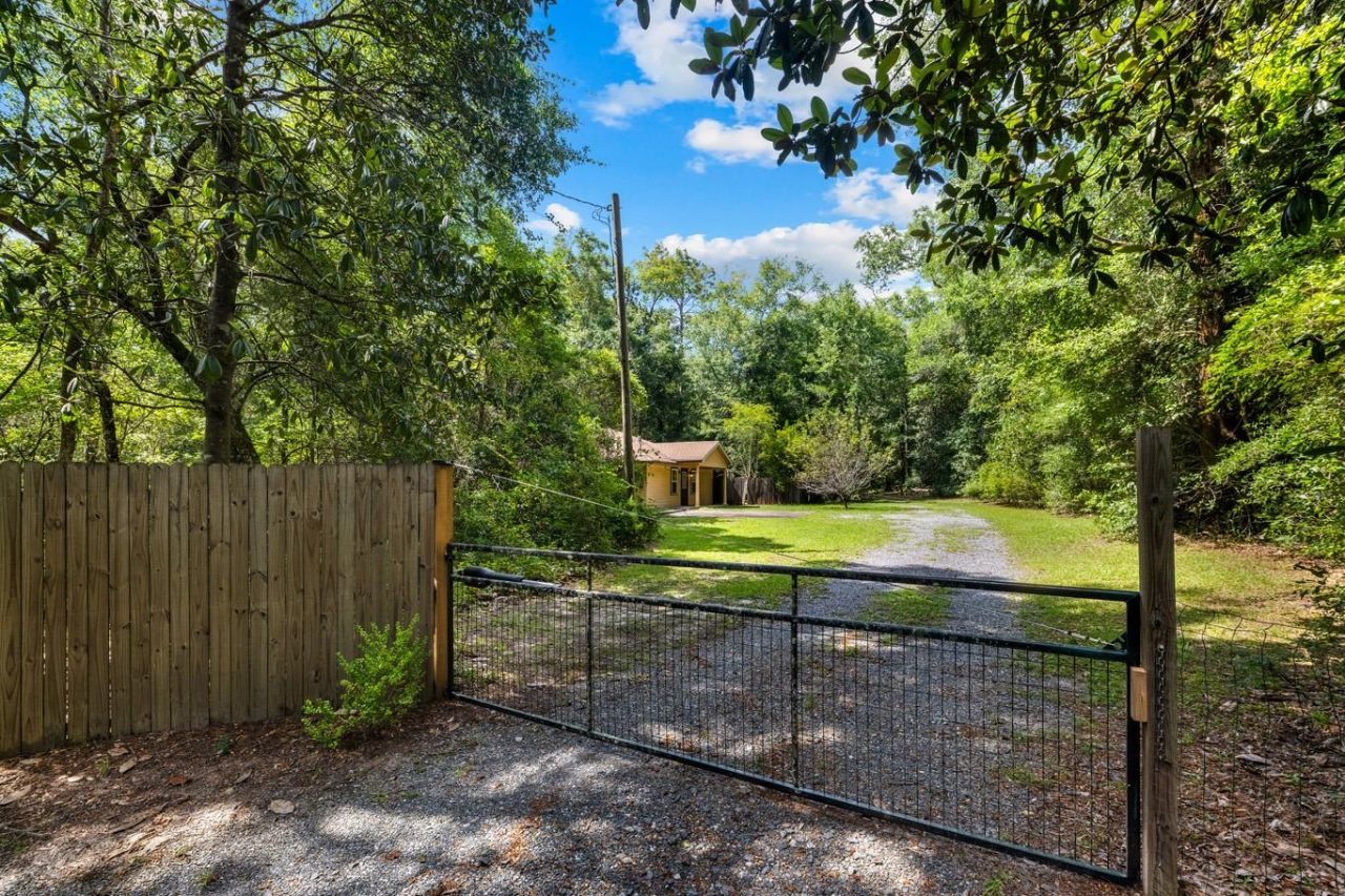 1407 Shady Rest Road , Havana, FL 32333 Photo