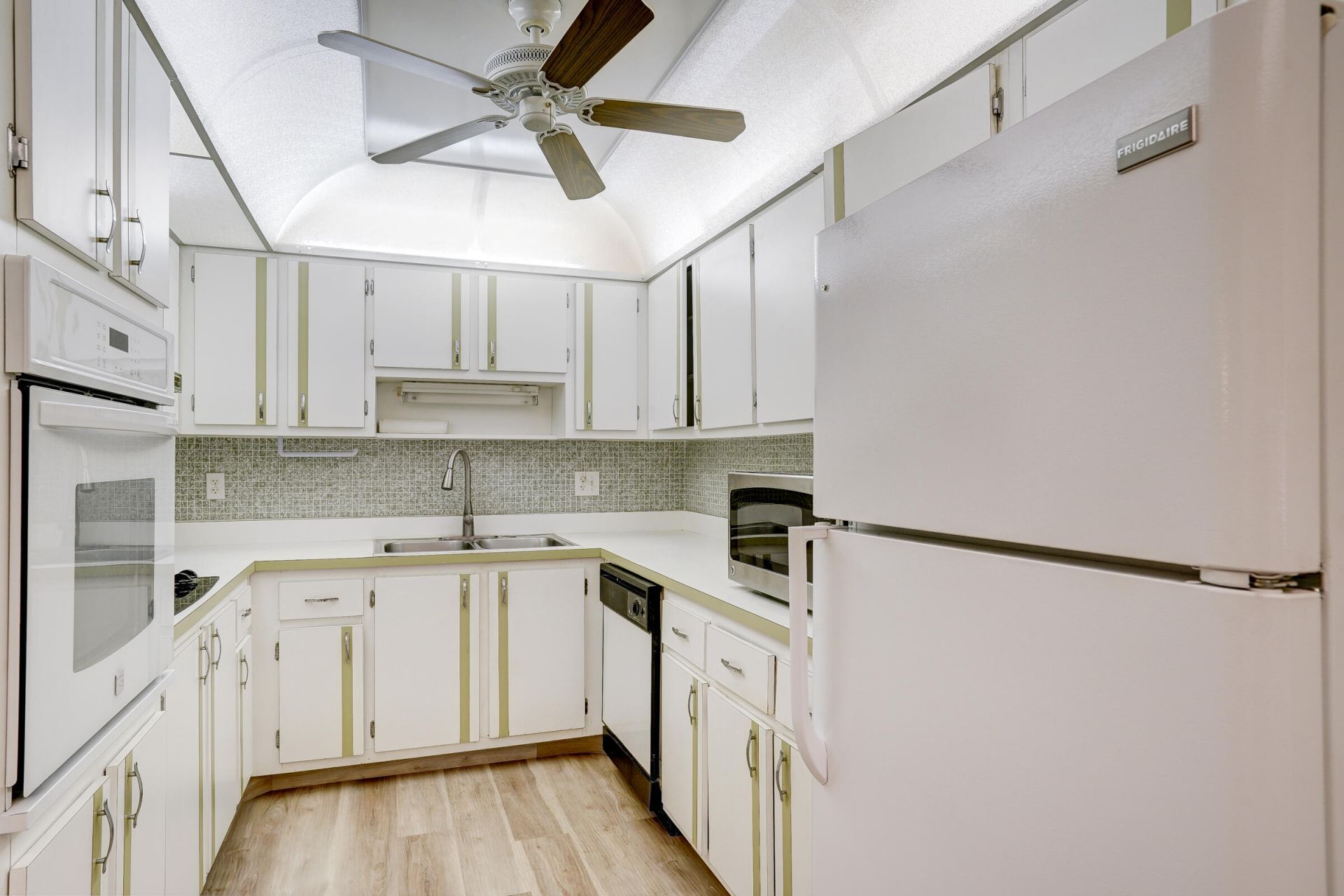 2886 E Fernley Drive E, Unit 51, West Palm Beach, FL 33415 Photo