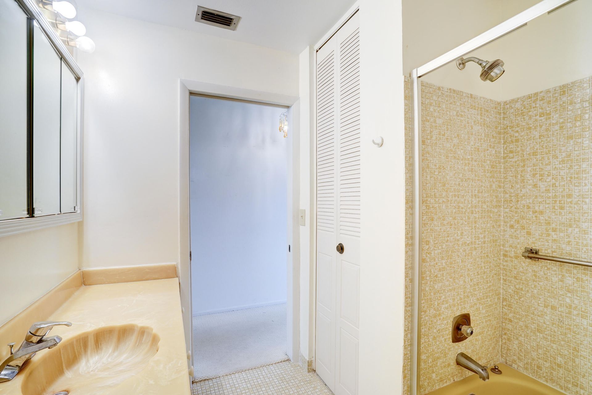 2886 E Fernley Drive E, Unit 51, West Palm Beach, FL 33415 Photo