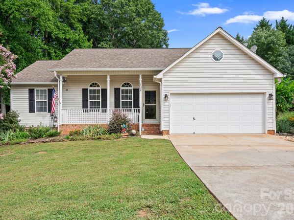 138 Valley Glen Drive , Troutman, NC 28166