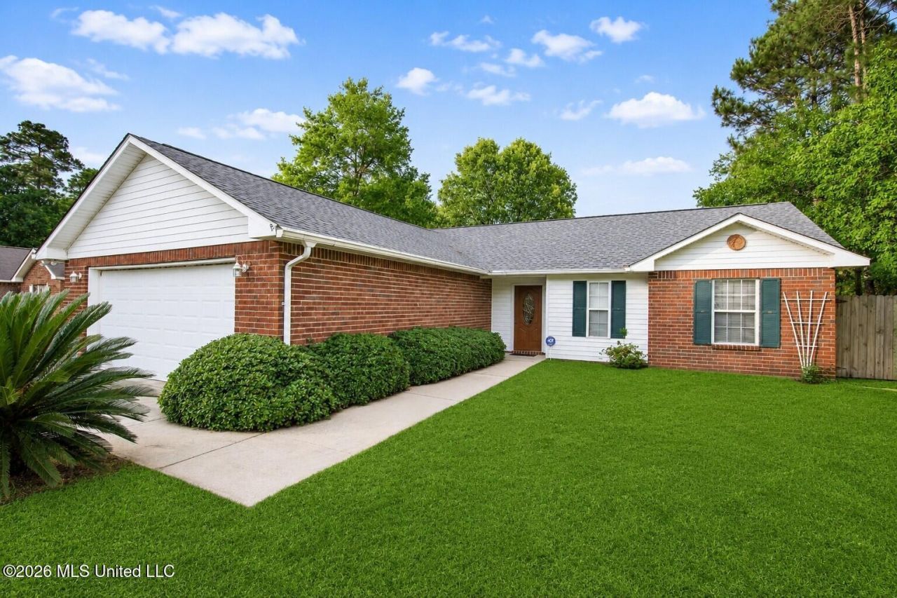1300 Oak Street, Ocean Springs, MS 39564 Main Photo