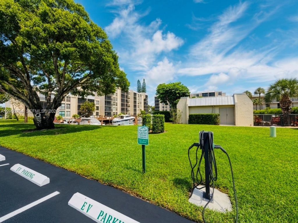 26 Royal Palm Way , Unit 201, Boca Raton, FL 33432 Photo