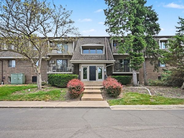 108 E BAILEY Road, Unit B, Naperville, IL 60565