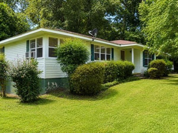 1407 20TH St, Haleyville, AL 35565