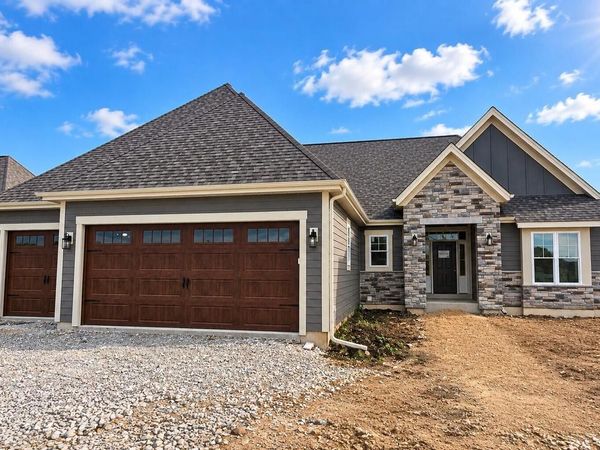 1607 Sauk TRAIL, Waukesha, WI 53189