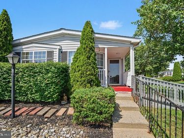 10 JUNIPER COURT W, HARLEYSVILLE, PA 19438