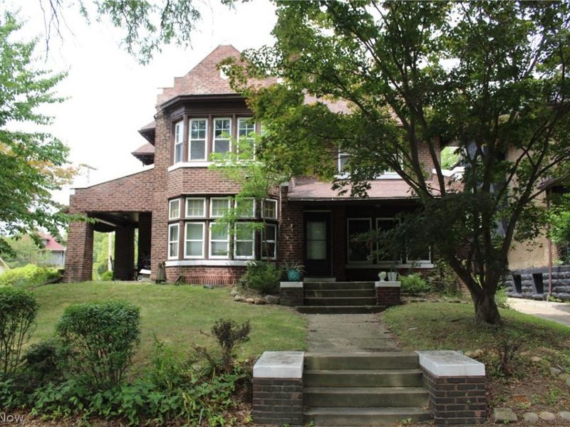 9501 Shakespeare Parkway, Cleveland, OH 44108 Photo 1