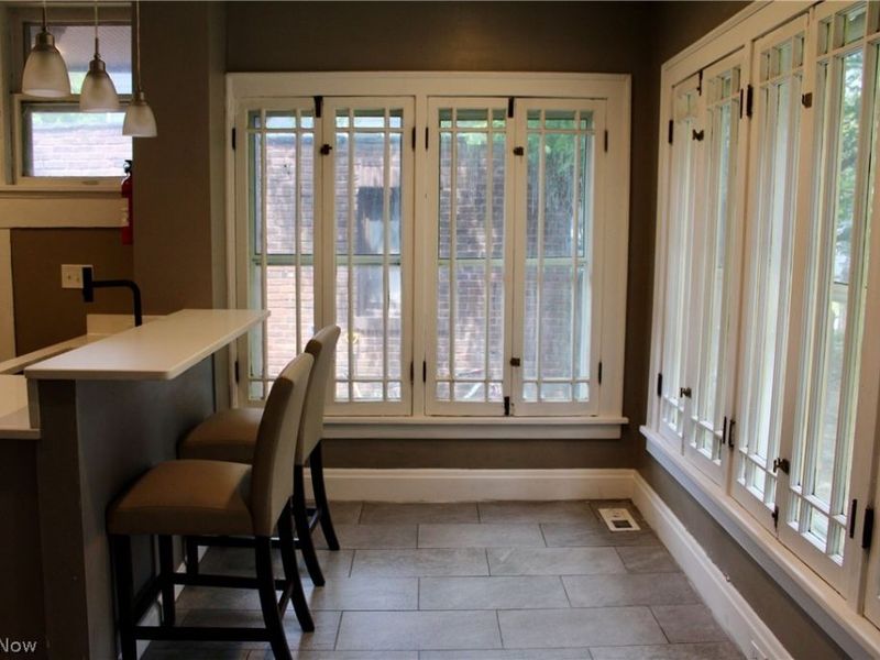 9501 Shakespeare Parkway, Cleveland, OH 44108 Photo 2
