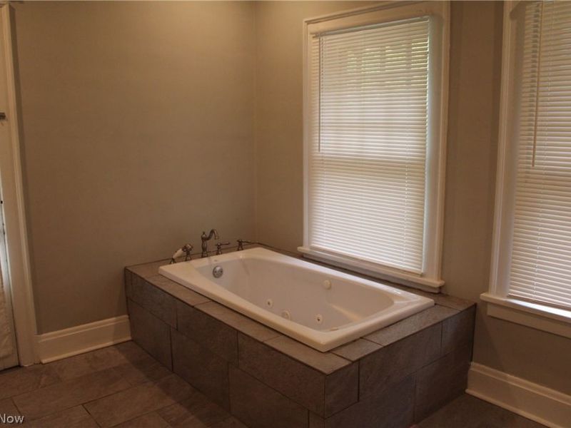 9501 Shakespeare Parkway, Cleveland, OH 44108 Photo 5