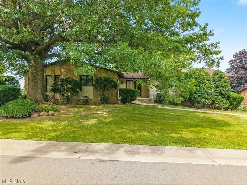 5525 Glenhill Avenue NE, Canton, OH 44721 Photo 2