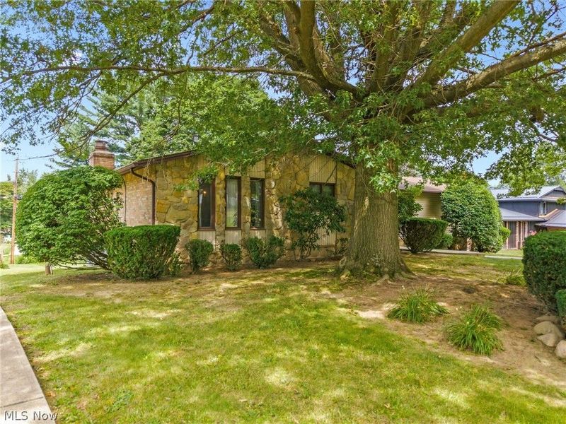 5525 Glenhill Avenue NE, Canton, OH 44721 Photo 3