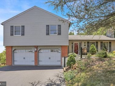 209 PEMBROKE DRIVE, READING, PA 19607