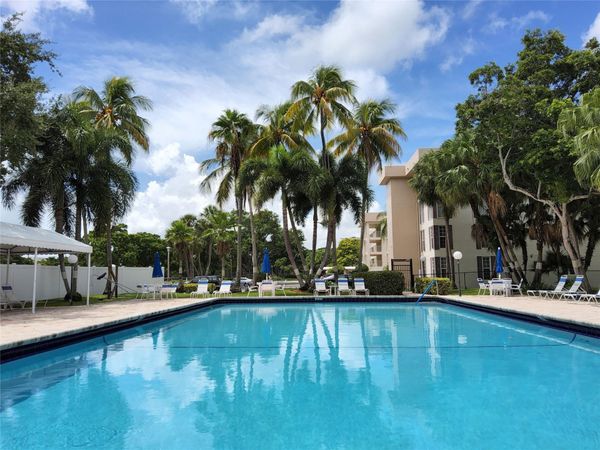 3151 S PALM AIRE Drive, Unit 301, Pompano Beach, FL 33069
