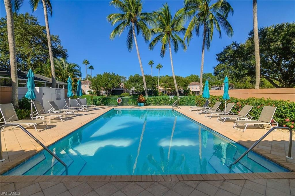 5669 Cove Cir, Naples, FL 34119 Photo