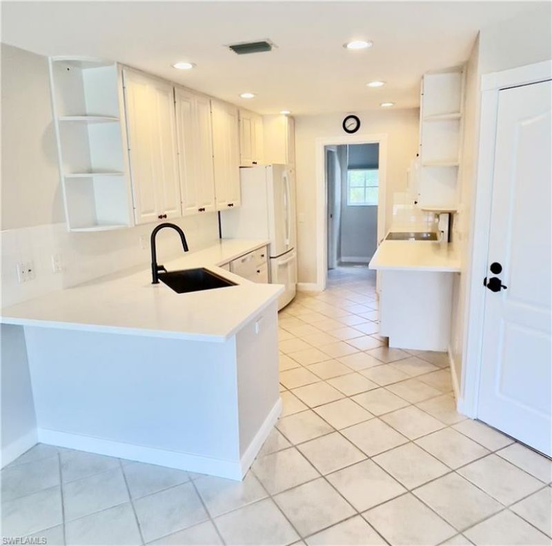 5669 Cove Cir, Naples, FL 34119 Photo