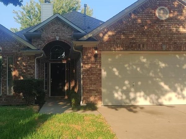 204 Bayfield Drive, Mansfield, TX 76063