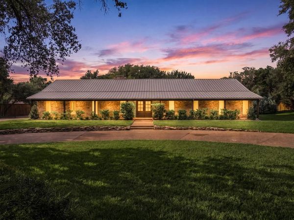 214 Oak Creek Circle , McGregor, TX 76657