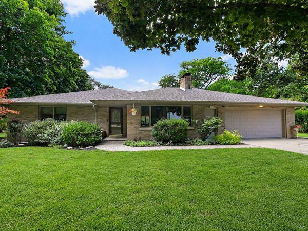1395 Oakland Drive , Sycamore, IL 60178