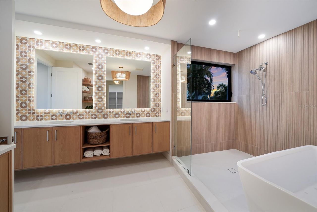 5547 Avenida Del Mare, Sarasota, FL 34242 Photo