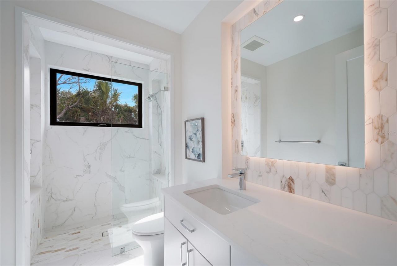5547 Avenida Del Mare, Sarasota, FL 34242 Photo