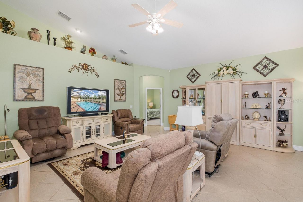 343 Royal Palm Way, Spring Hill, FL 34608 Photo