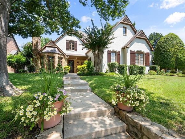 2111 Castle View Road , Mansfield, TX 76063