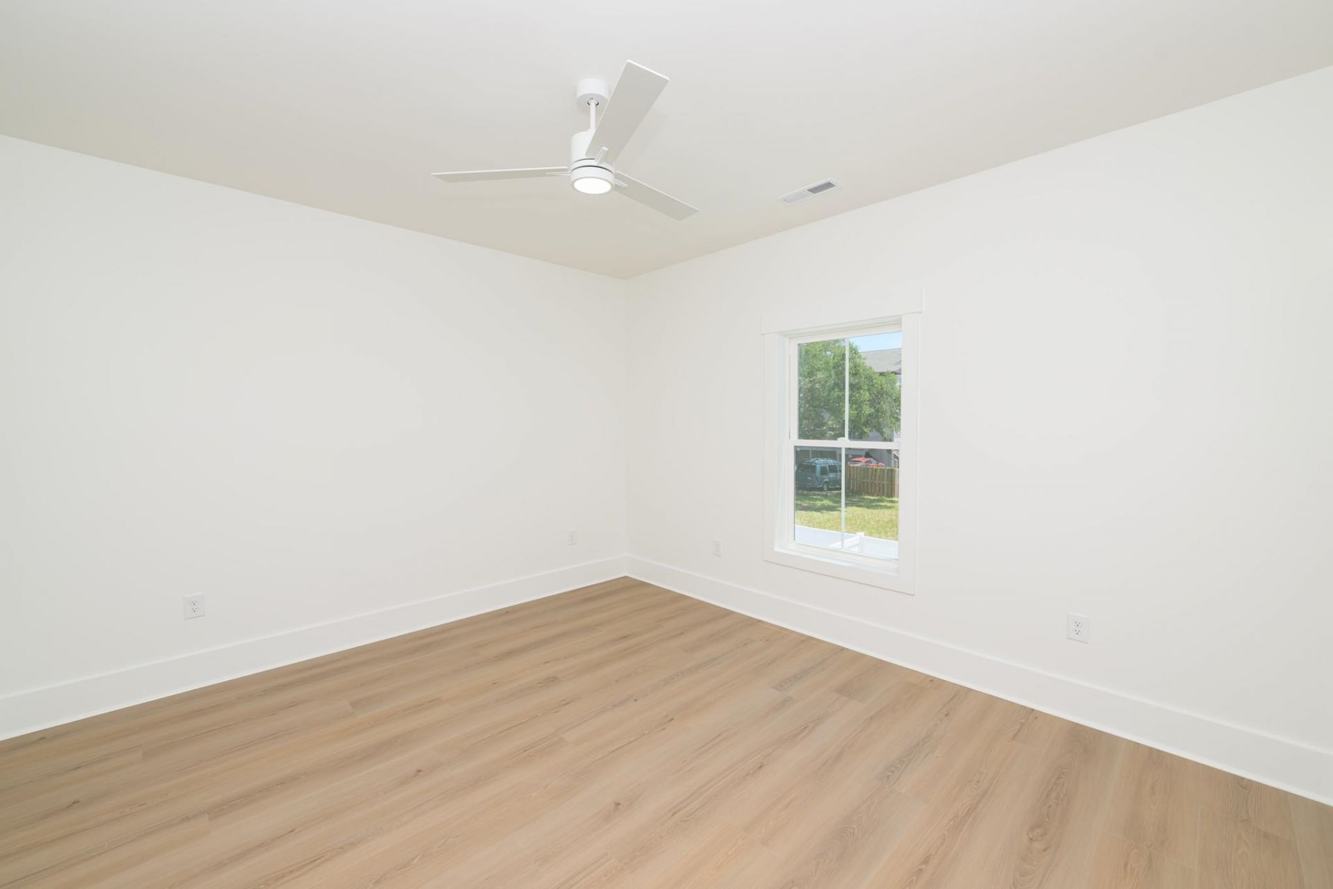 613 South Dogwood  Photo 10