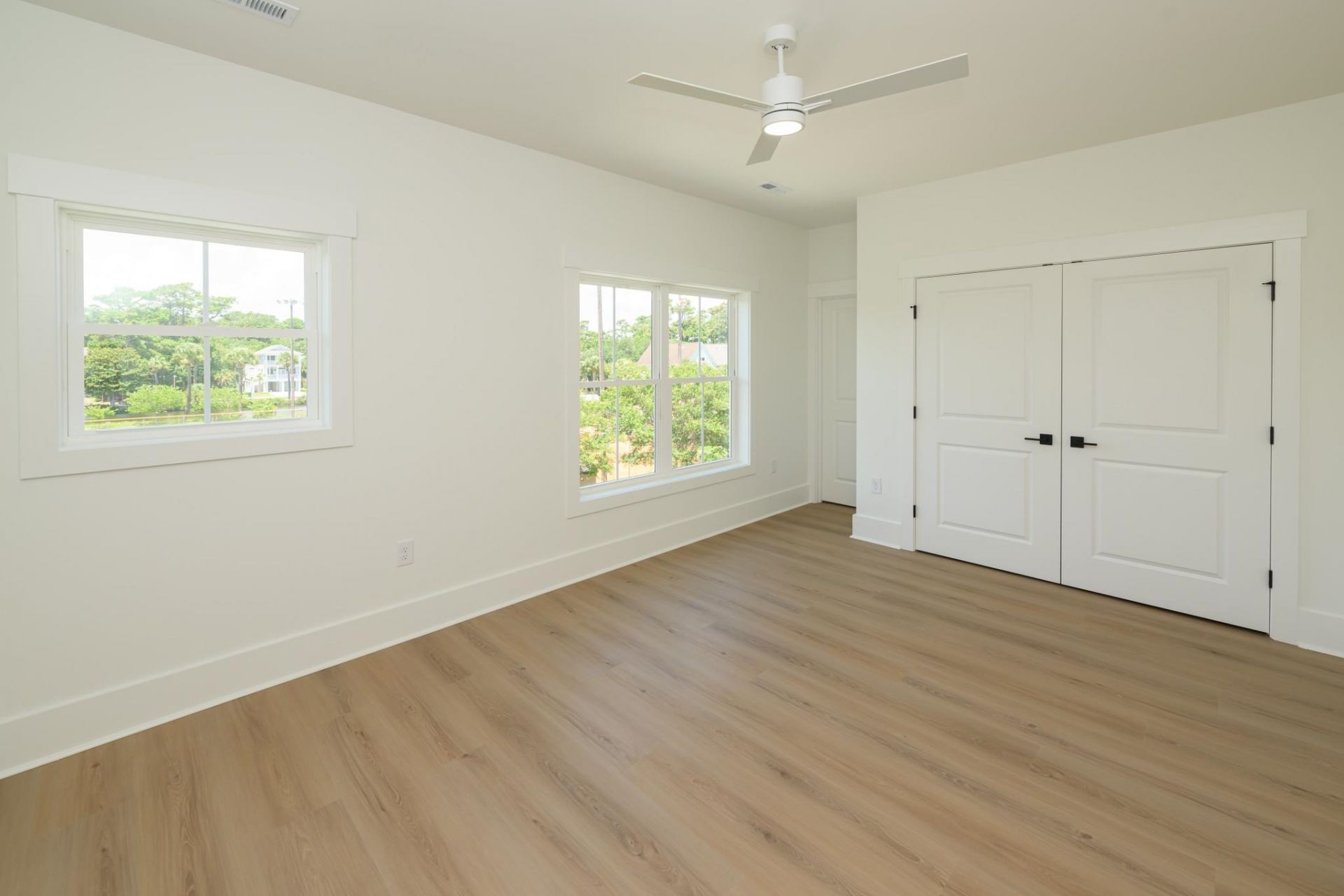613 South Dogwood  Photo 32