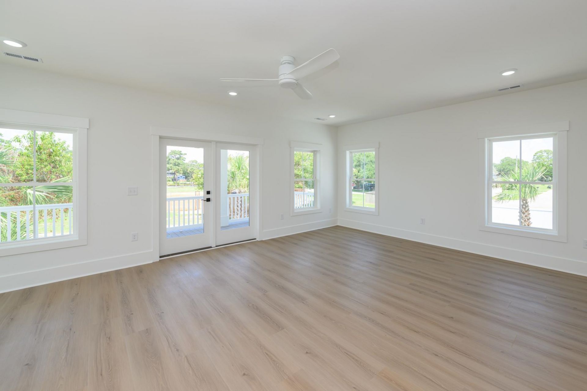 613 South Dogwood  Photo 8