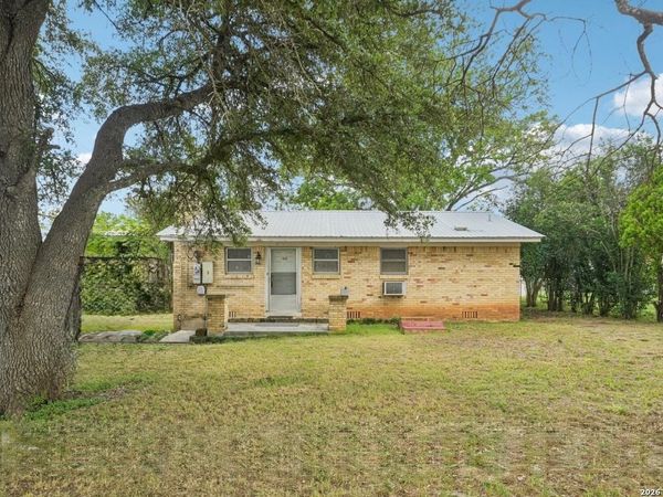 1620 CAVETT ST, Gonzales, TX 78629