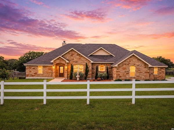 112 Westfield Landing, La Vernia, TX 78121