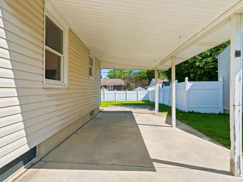 1962 E Beaumont Road , Columbus, OH 43224 Photo 28