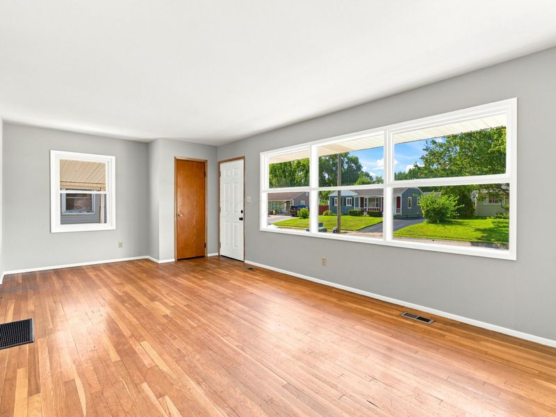1962 E Beaumont Road , Columbus, OH 43224 Photo 5