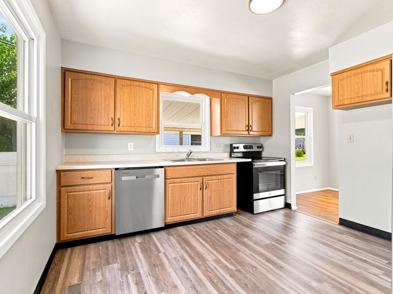 1962 E Beaumont Road , Columbus, OH 43224 Photo 8