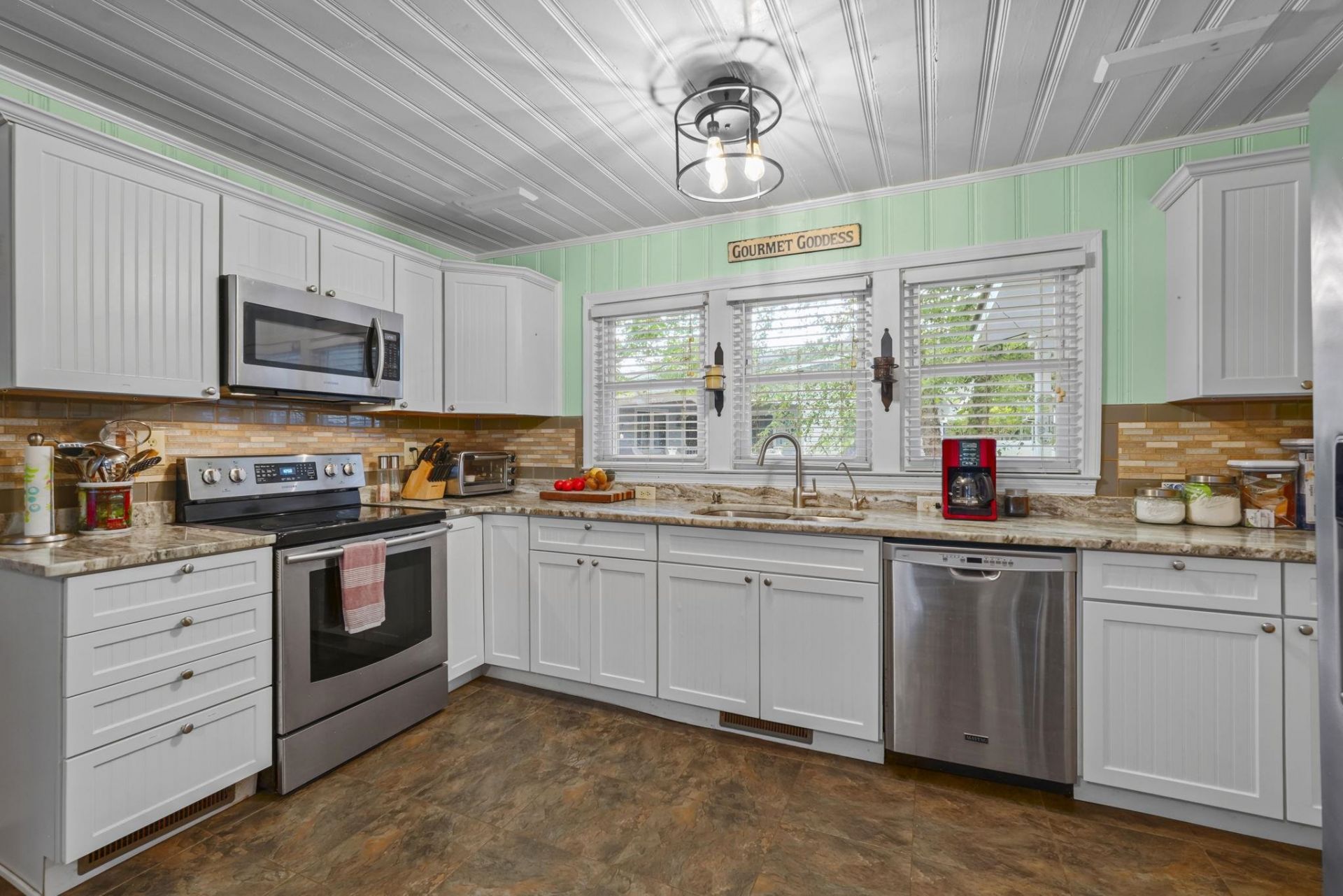 908 Wood St. Photo 12