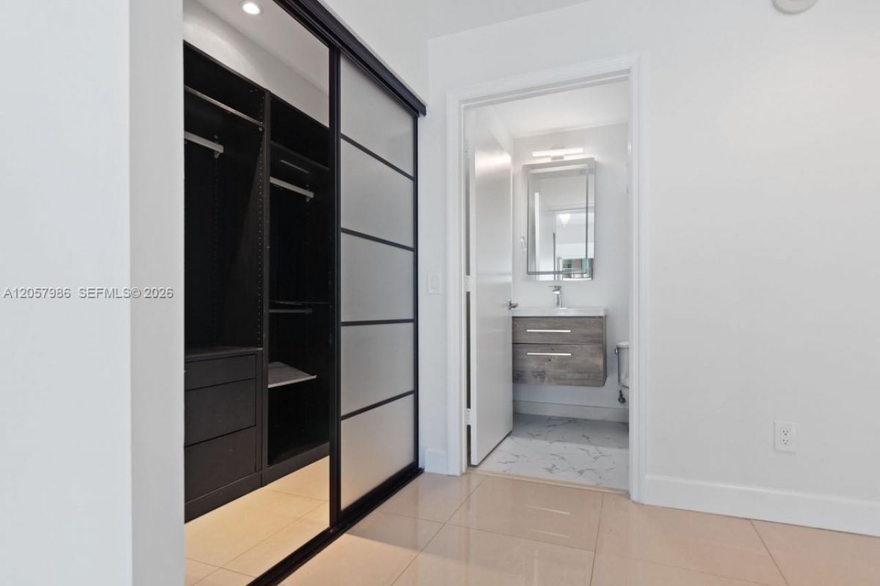 60 SW 13th St , Unit 3022, Miami, FL 33130 Photo