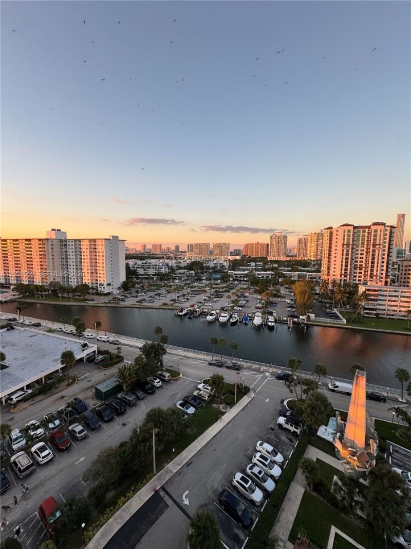 300 Bayview Dr , Unit 1201, Sunny Isles Beach, FL 33160 Photo
