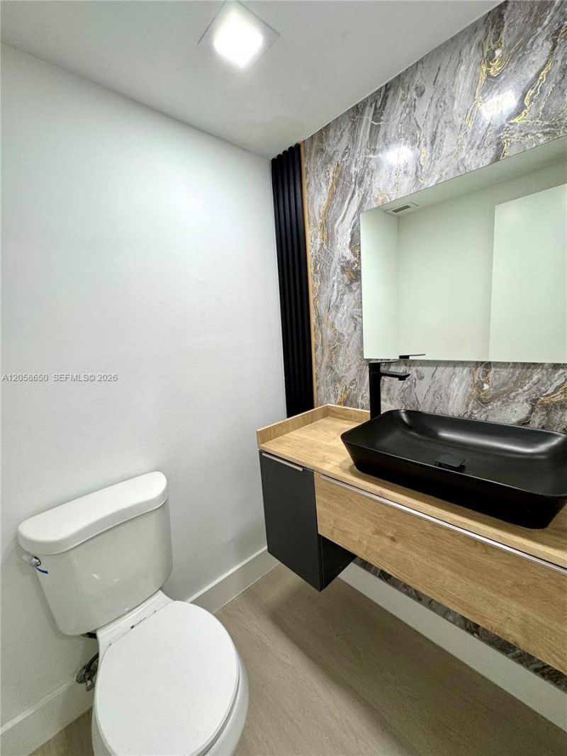 300 Bayview Dr , Unit 1201, Sunny Isles Beach, FL 33160 Photo