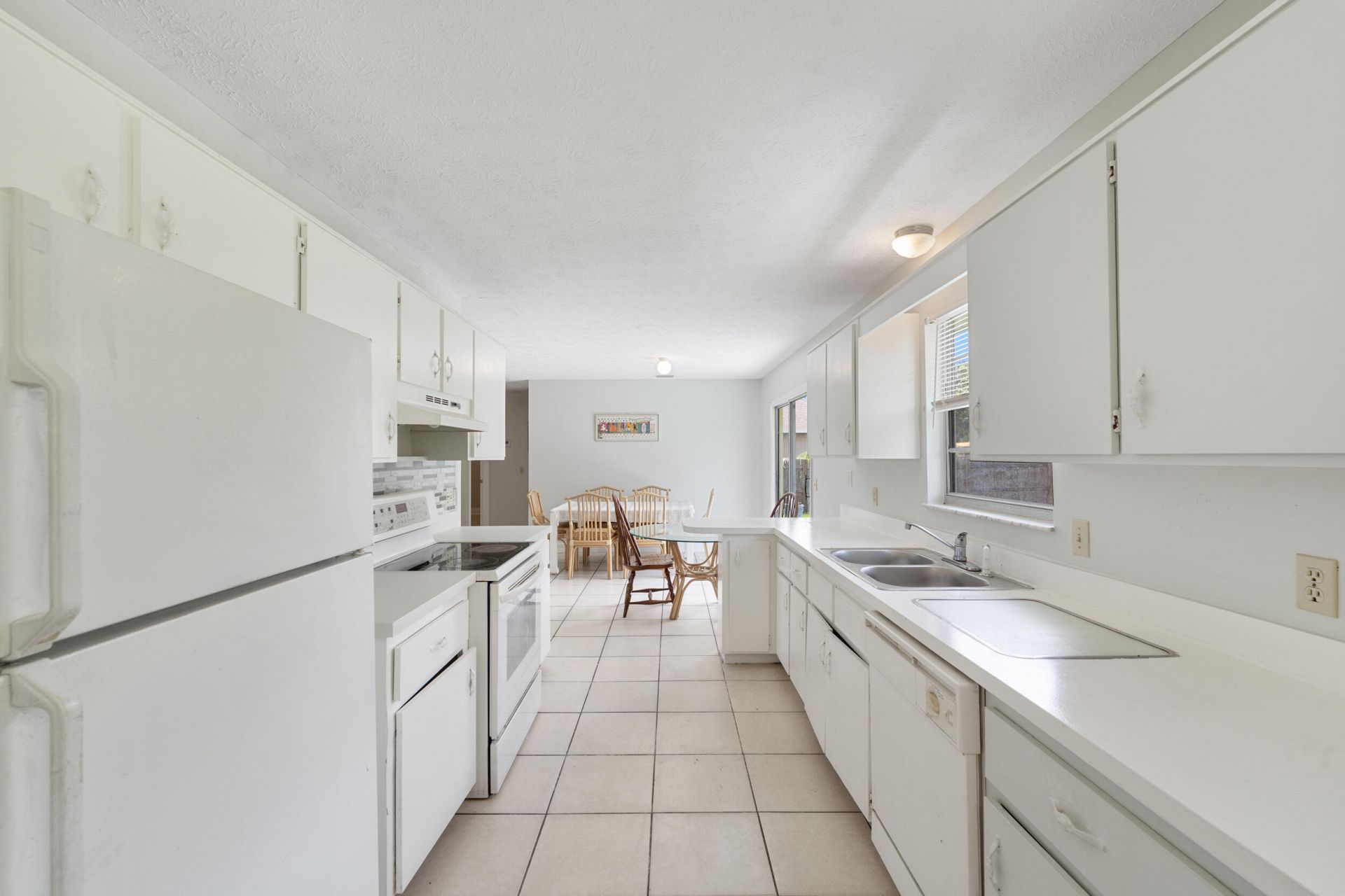636 SW Eyerly Avenue, Port Saint Lucie, FL 34983 Photo