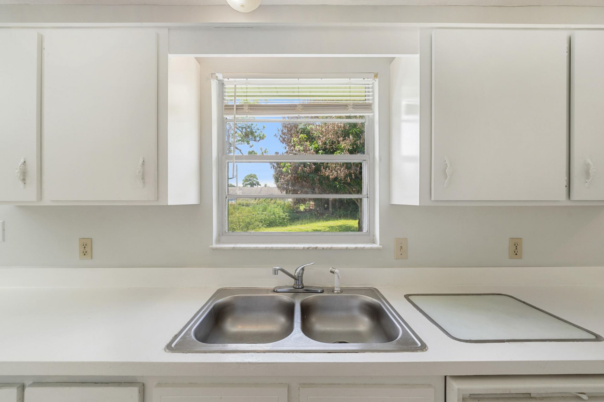 636 SW Eyerly Avenue, Port Saint Lucie, FL 34983 Photo