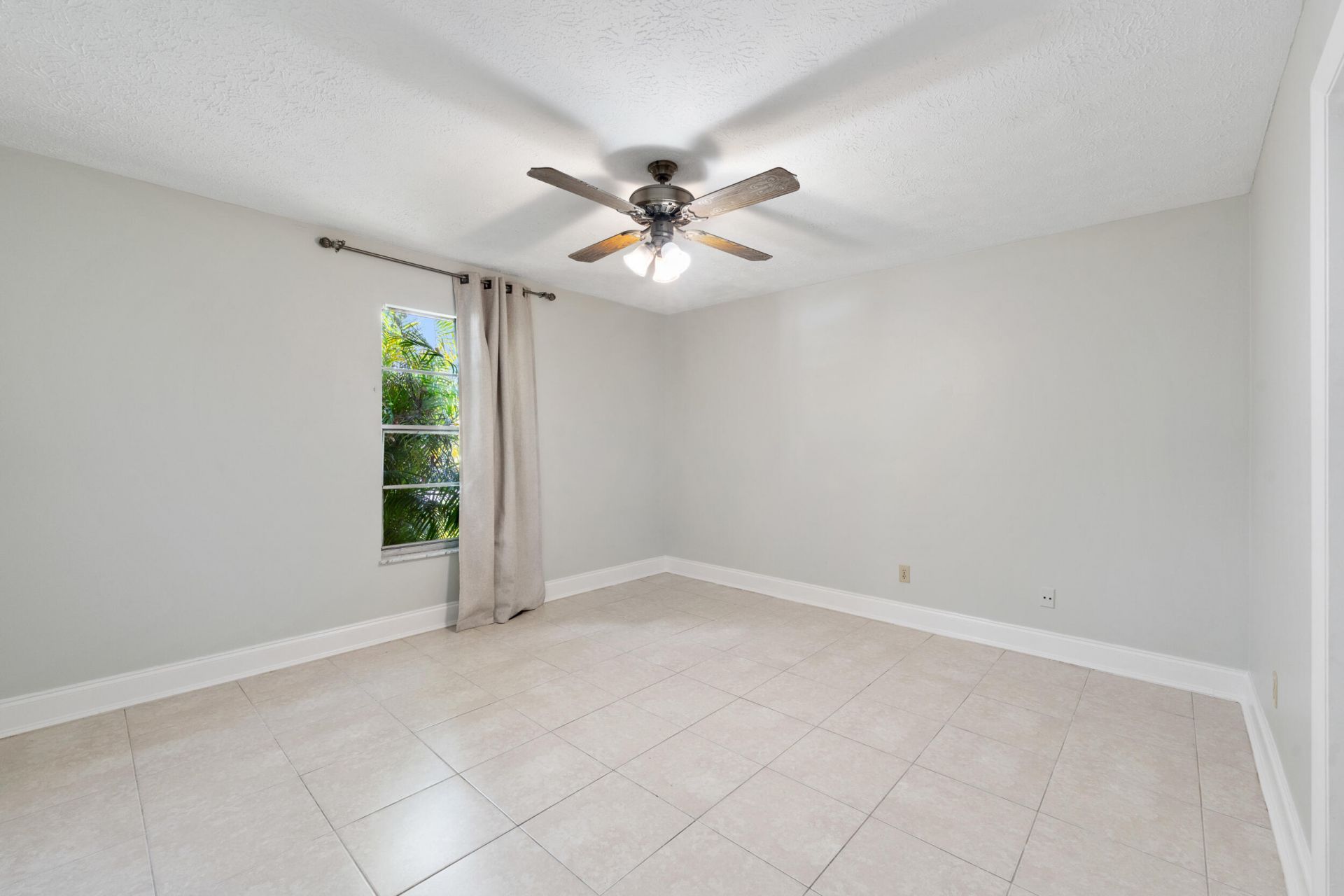 636 SW Eyerly Avenue, Port Saint Lucie, FL 34983 Photo